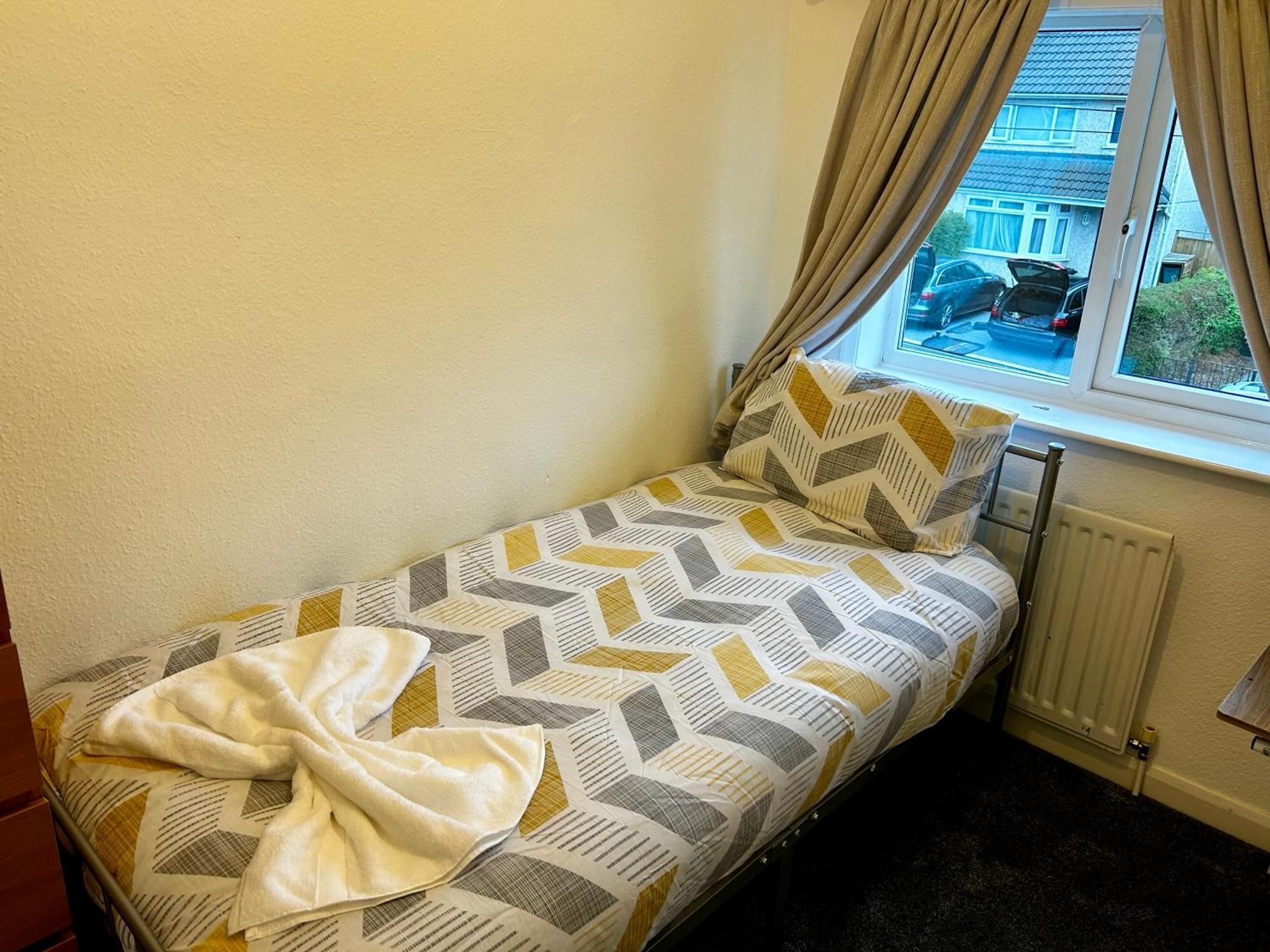 Family Home Near Cribbs Causeway And The Wave, Just 2 Minutes From Airbus And Rolls Royce Бристоль Экстерьер фото