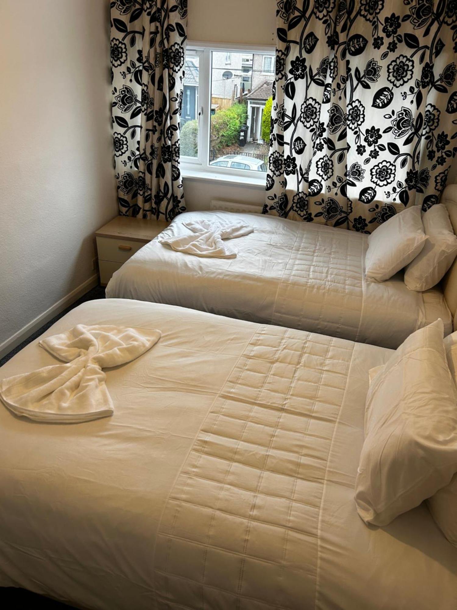 Family Home Near Cribbs Causeway And The Wave, Just 2 Minutes From Airbus And Rolls Royce Бристоль Экстерьер фото